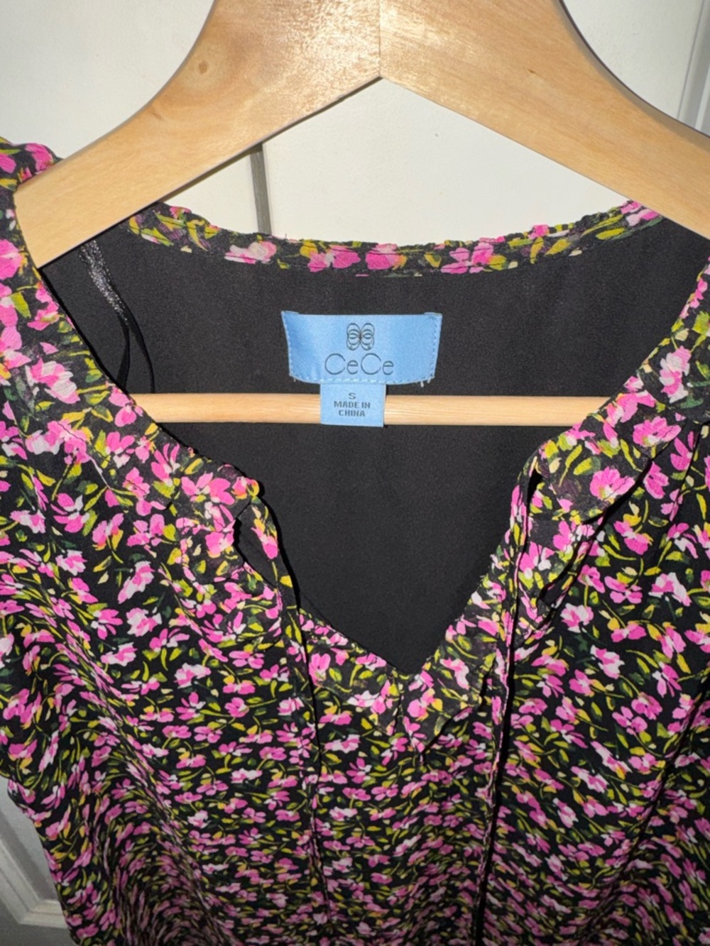 CeCe Blouse - Picture 2 of 5